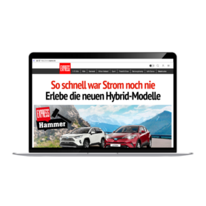 Laptop, der die Express-Webseite zeigt, auf der ein Werbeartikel ("Shopvertorial") mit der Überschrift "So schnell war Strom noch nie" und zwei Hybrid-Autos zu sehen ist.